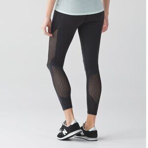 Lululemon Enlighten Tight Contour in Black